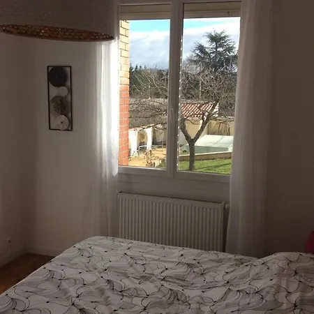 Maison meublée à Brioude, terrain et piscine centre ville Villa *