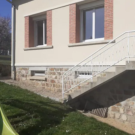 Maison meublée à Brioude, terrain et piscine centre ville Villa