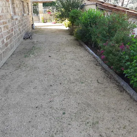 Maison meublée à Brioude, terrain et piscine centre ville